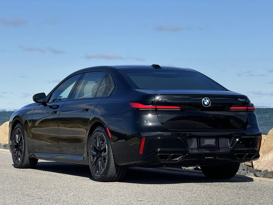 BMW 760i photo 2