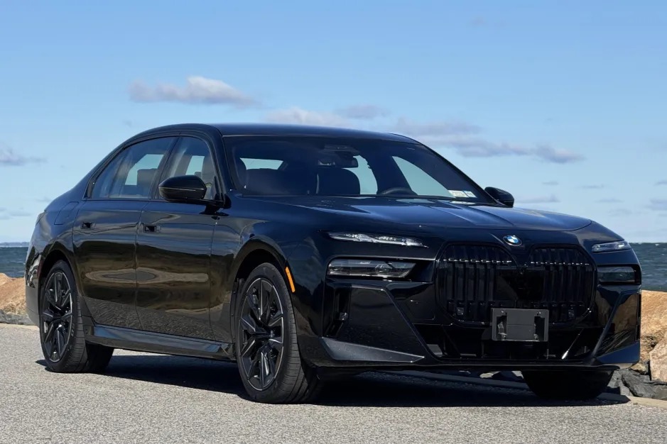 BMW 760i photo 1