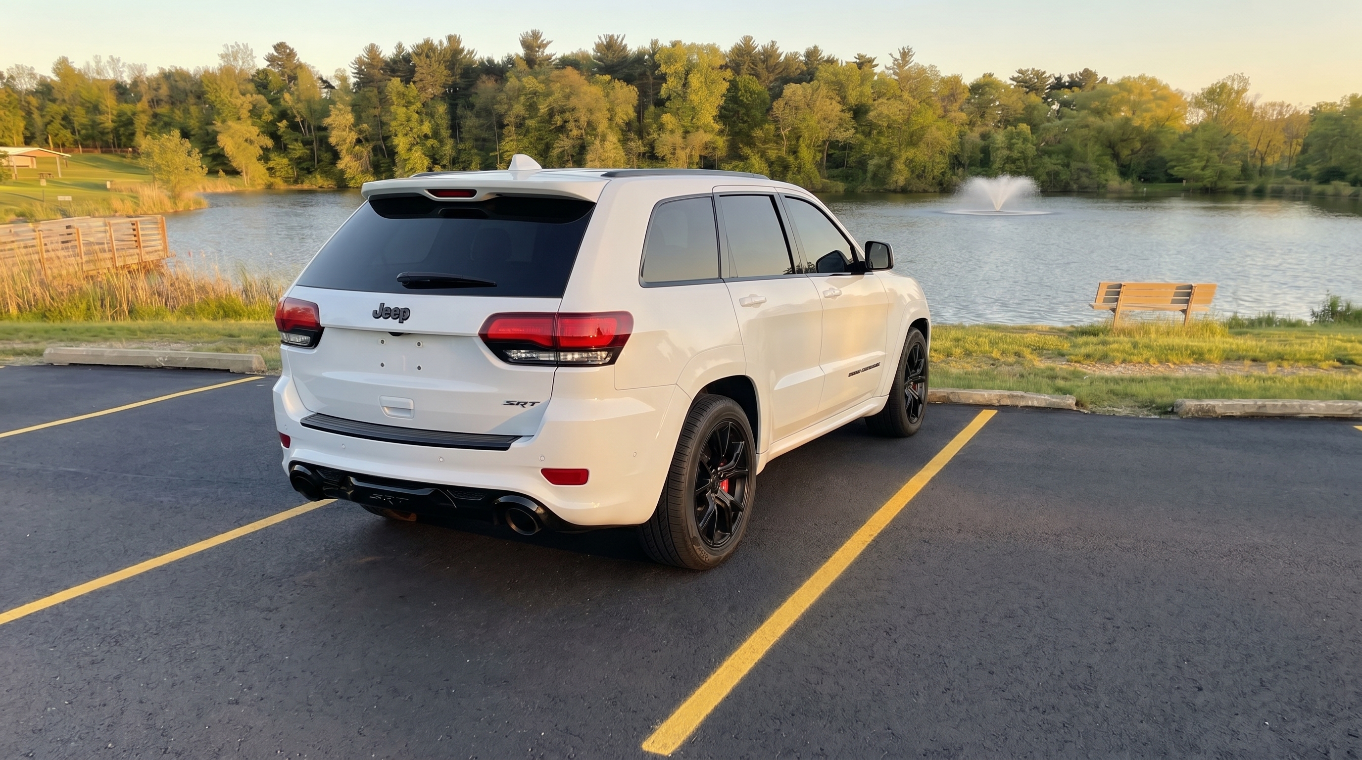 Jeep Grand Cherokee SRT photo 2