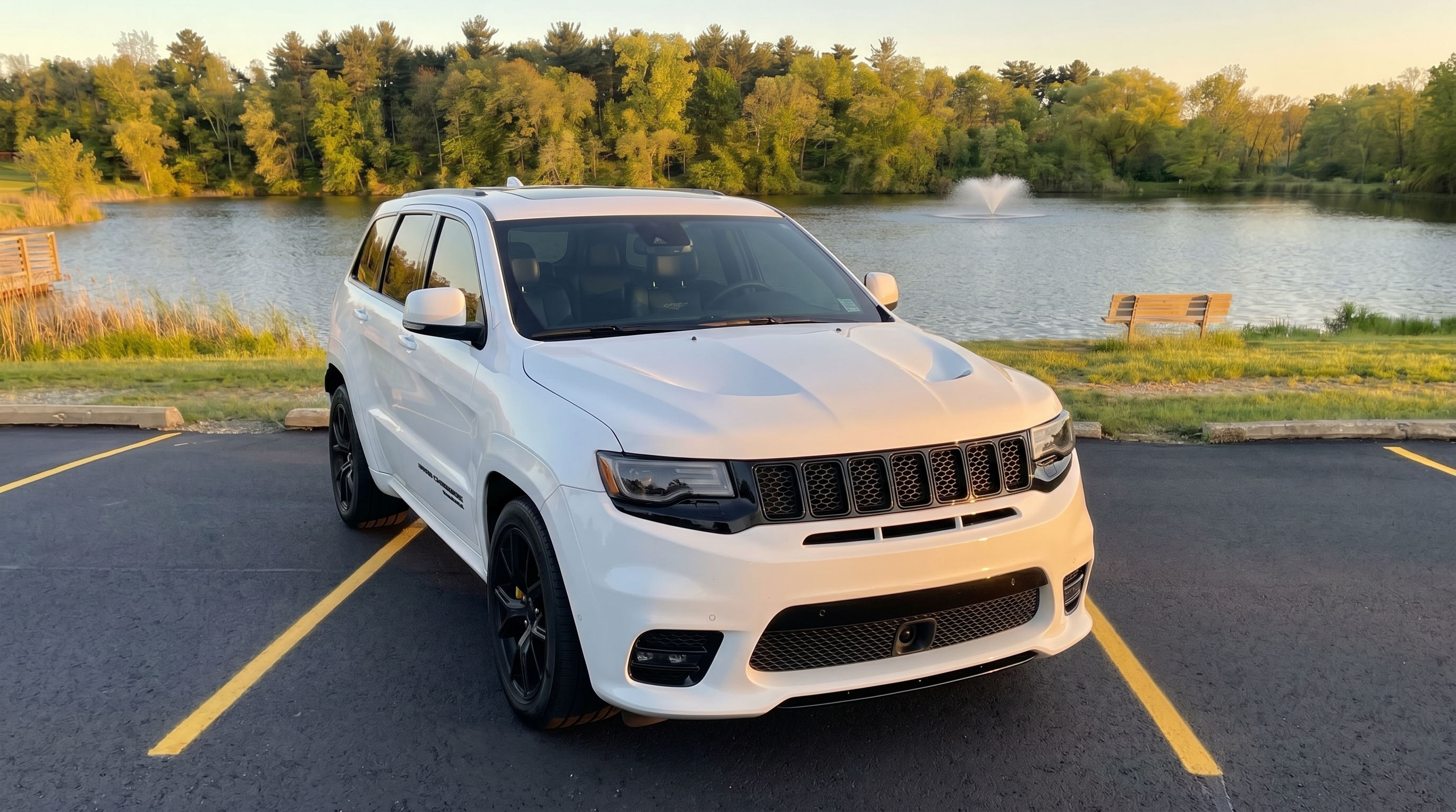 Jeep Grand Cherokee SRT photo 1