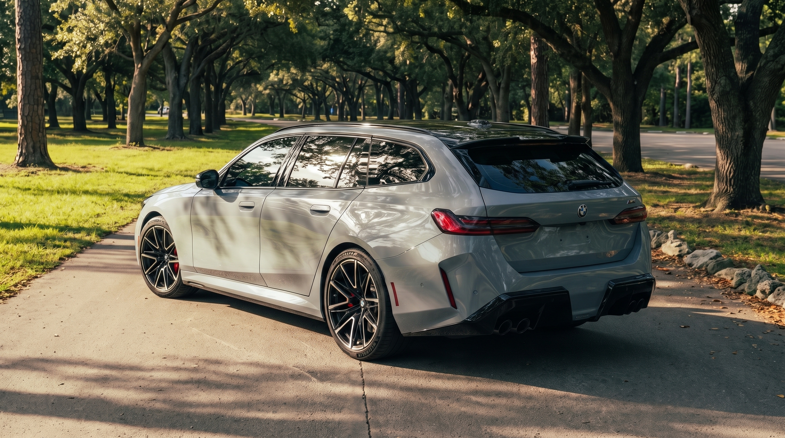 BMW M5 Touring photo 2