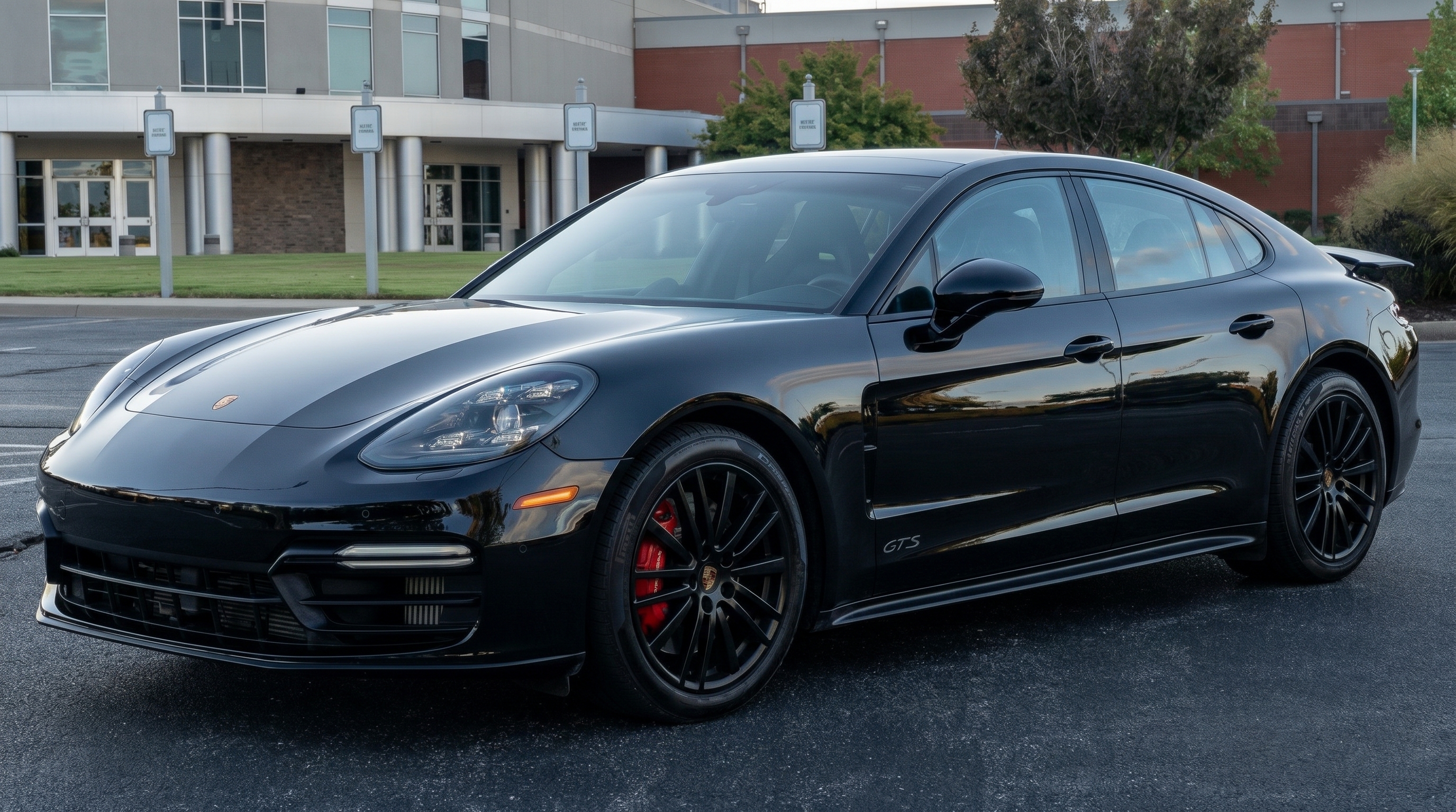 Porsche Panamera GTS photo 1