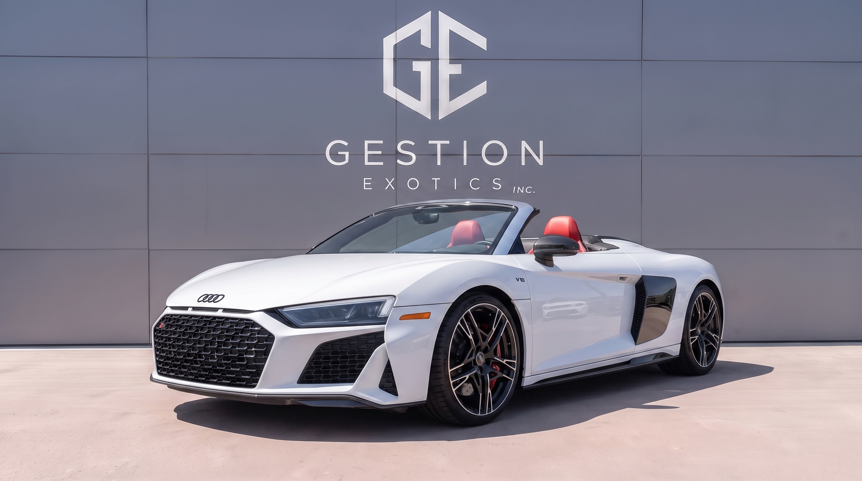Audi R8 photo 1