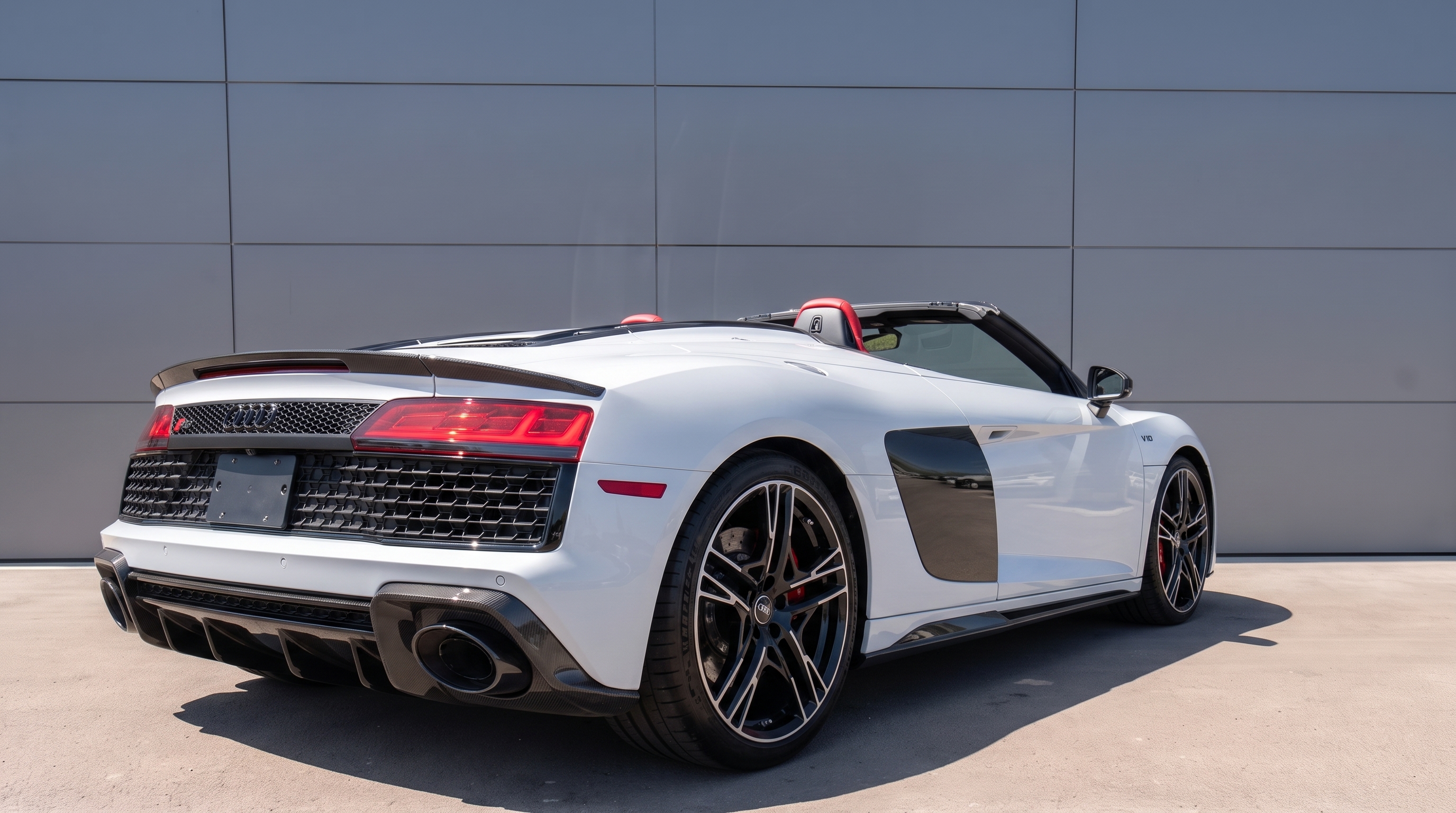 Audi R8 photo 3