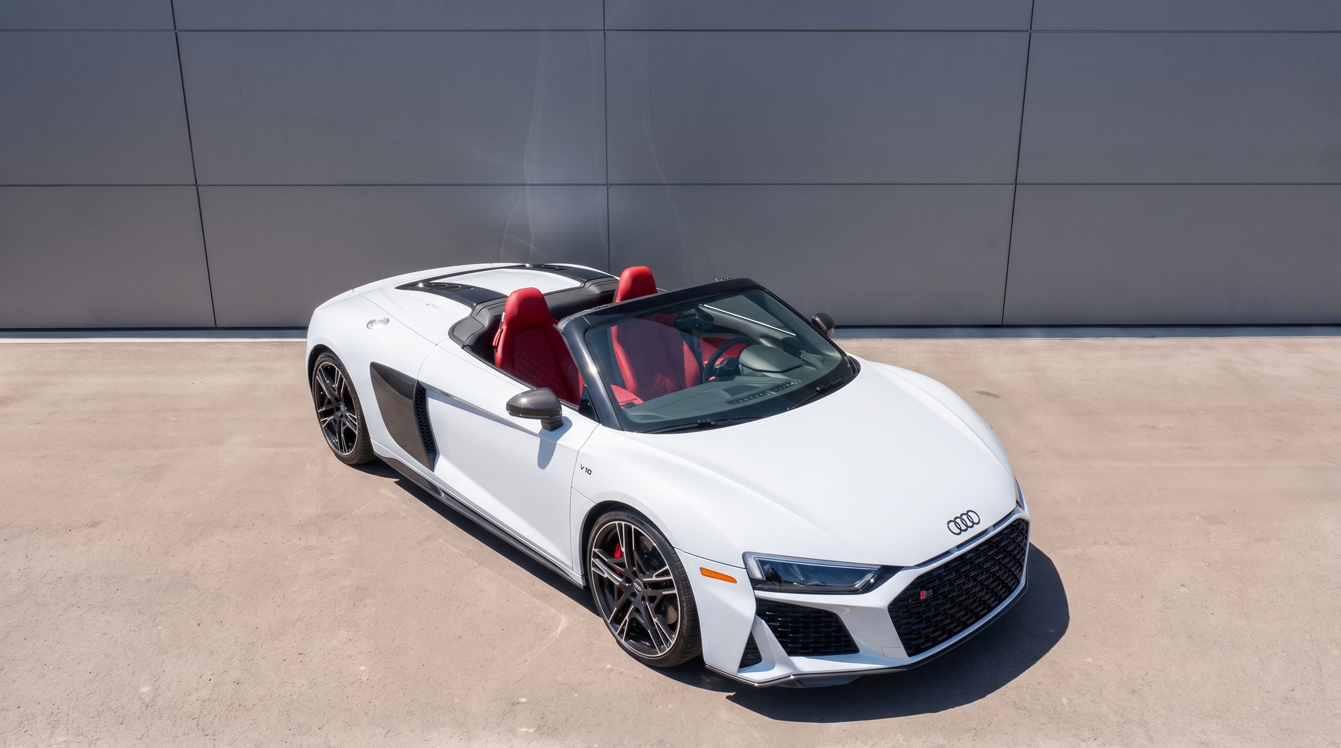 Audi R8 photo 2